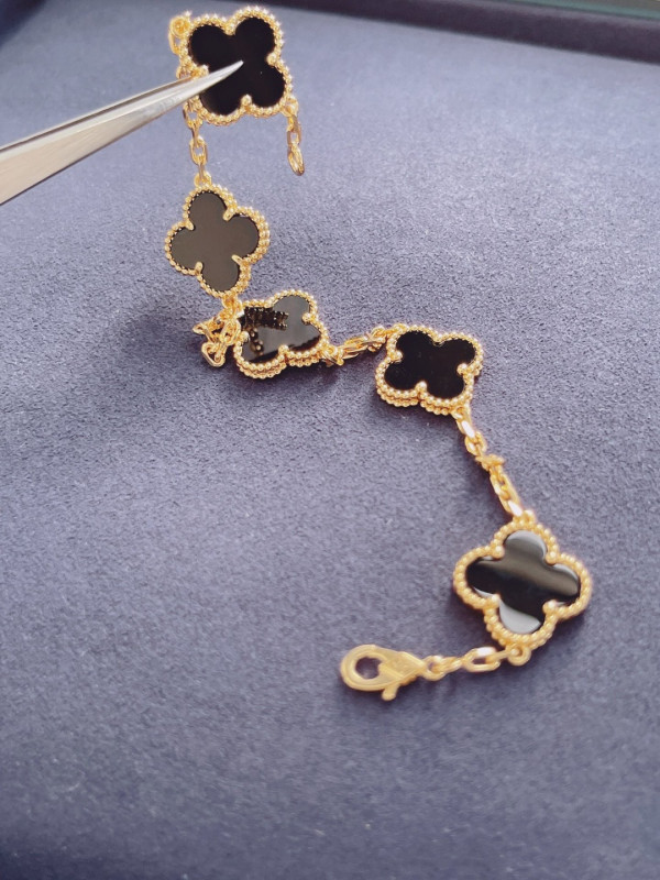 Van Cleef & Arpels Perlée BRACELET