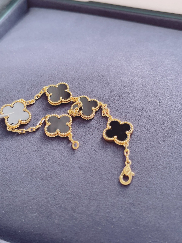 Van Cleef & Arpels Perlée BRACELET