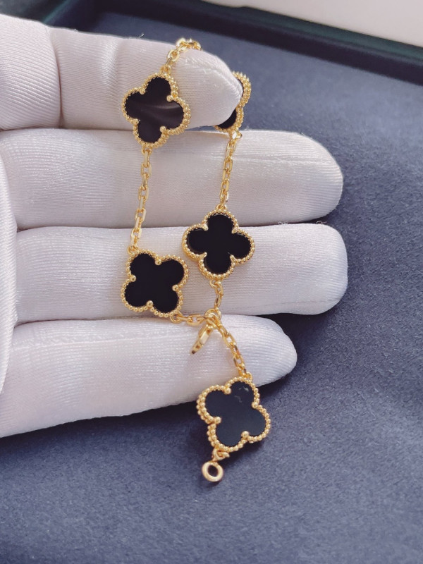 Van Cleef & Arpels Perlée BRACELET