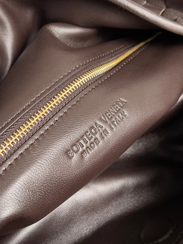 Bo*te*ga ve*ne*ta large hop