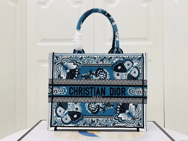 medium D*or book tote