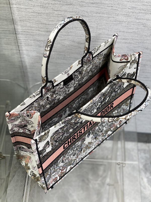 large D*or book tote