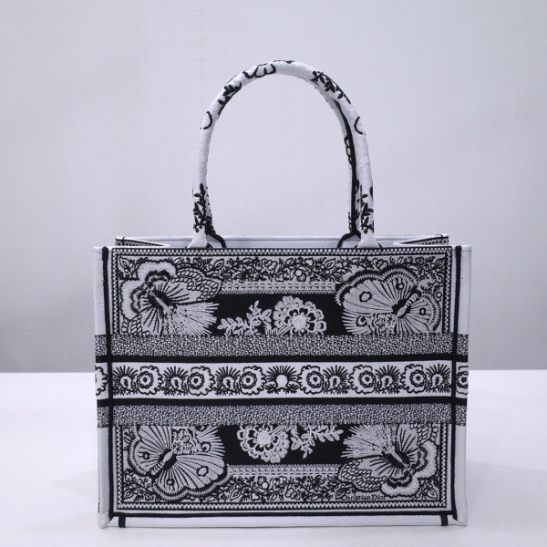 medium D*or book tote