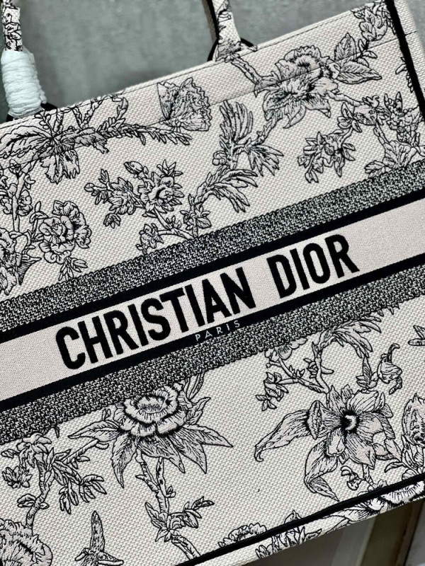 large D*or book tote