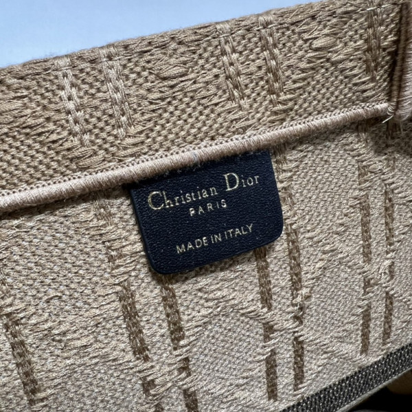 large D*or book tote