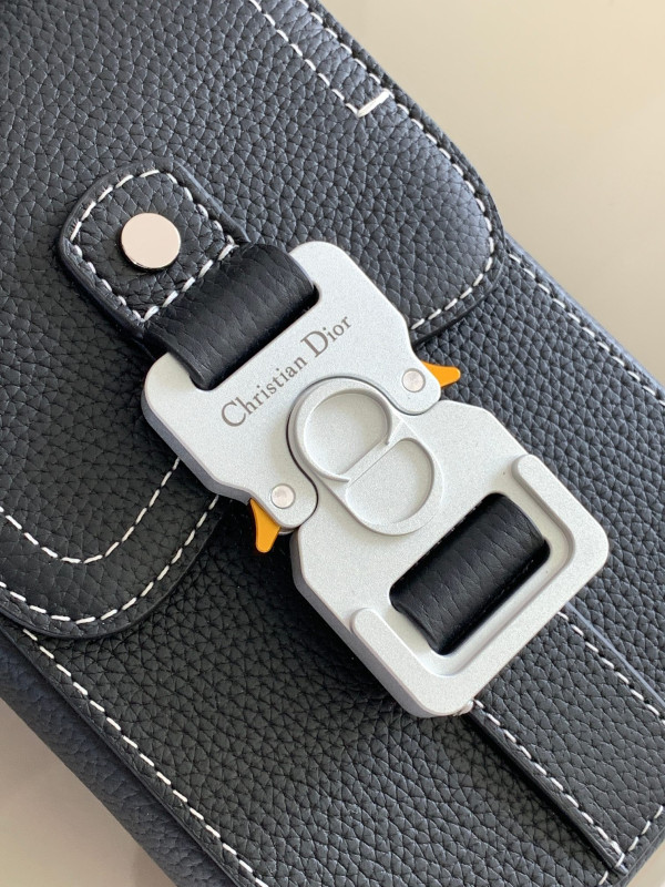 D*or saddle vertical pouch with strap