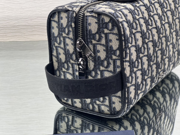 D*or lingot toiletry bag