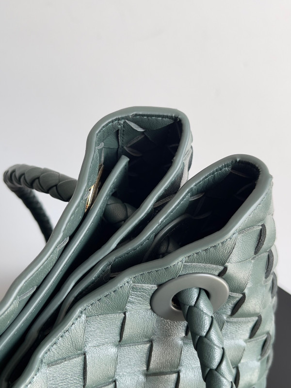 Bo*te*ga ve*ne*ta large andiamo