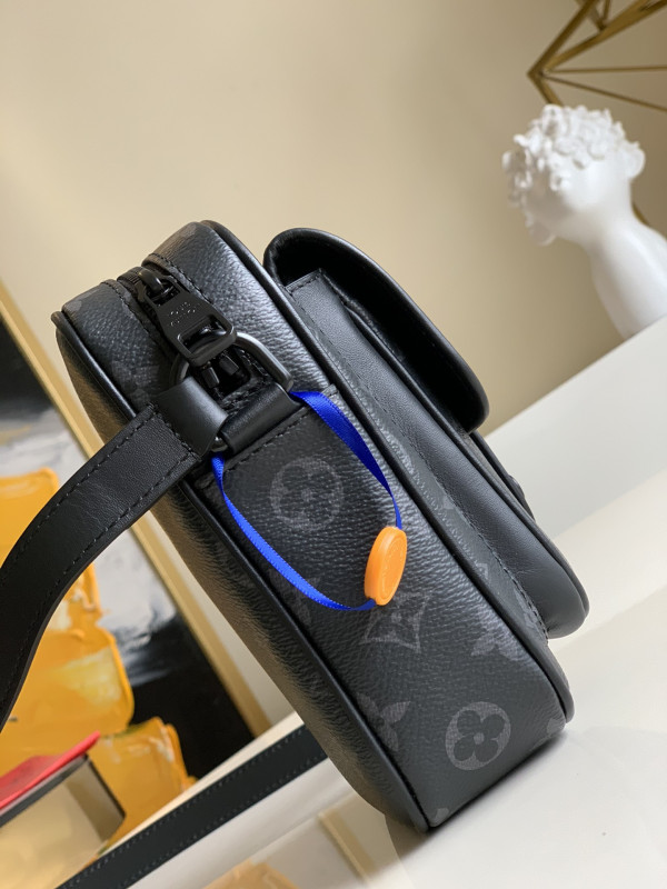 l**is V*t*n christopher wearable wallet