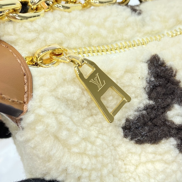 l**is V*t*n over the moon