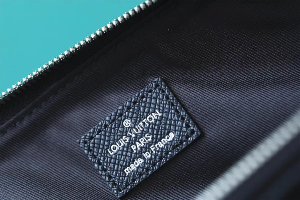 l**is V*t*n slim nv briefcase