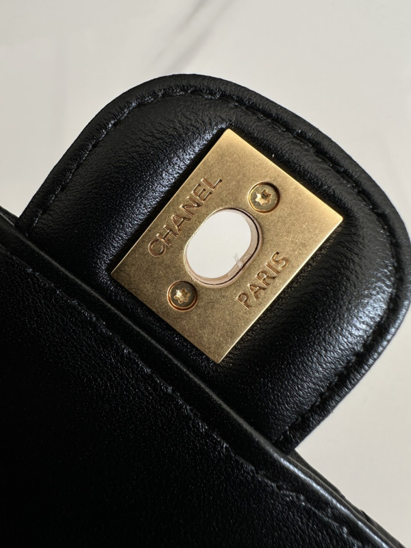 CL FLAP BAG WITH TOP HANDLE