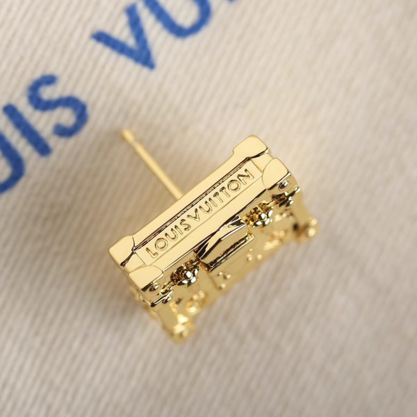 l**is V*t*n earrings