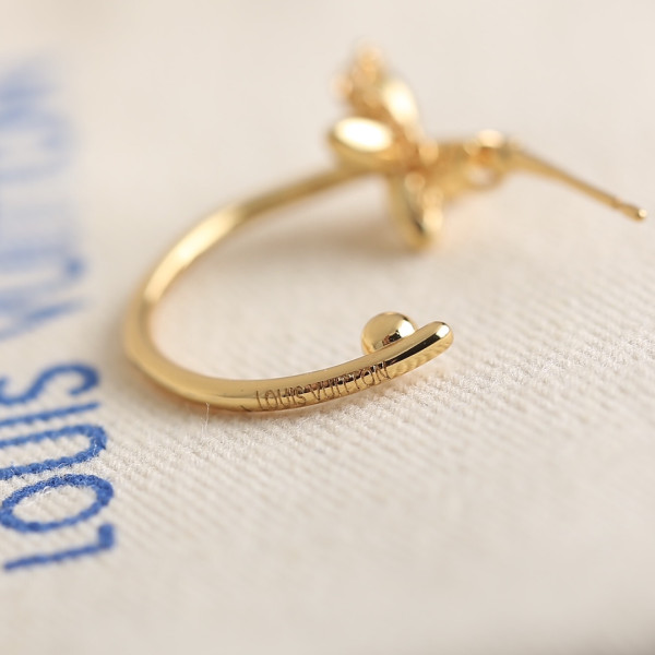 l**is V*t*n earrings