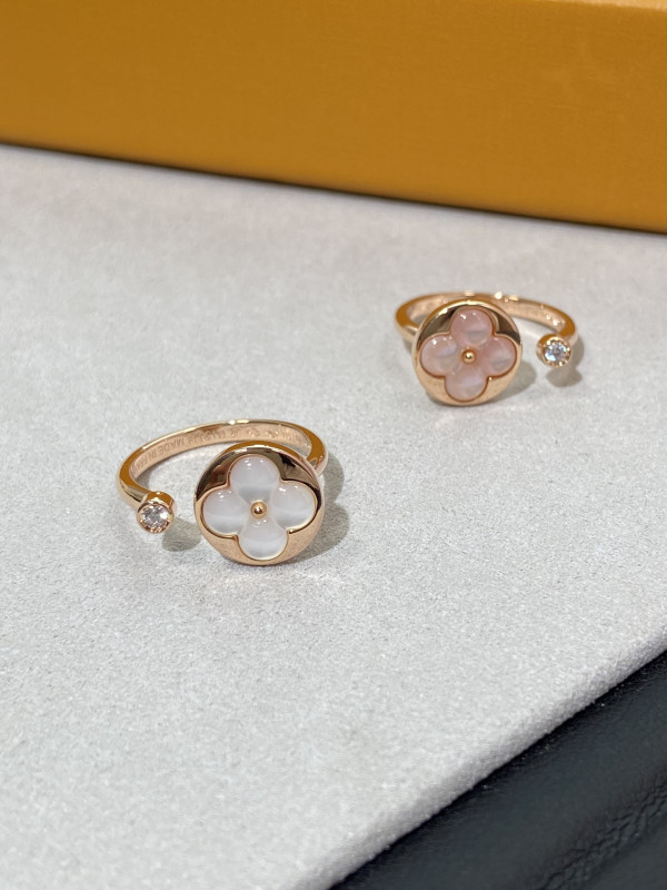 l**is V*t*n earrings