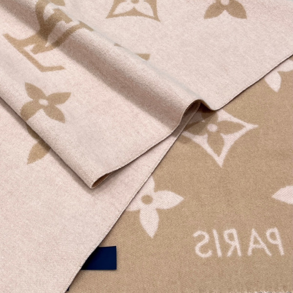 l**is V*t*n reykjavik scarf