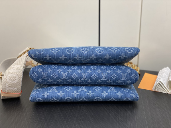 l**is V*t*n coussin pm