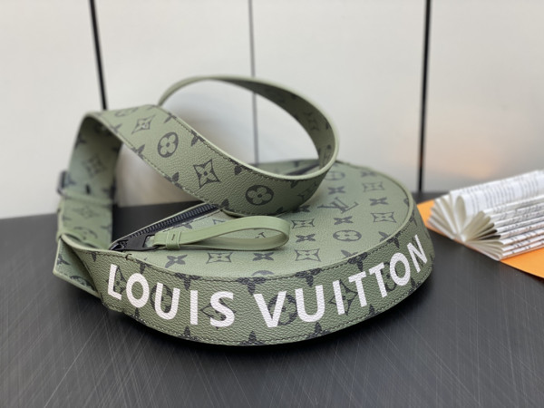 l**is V*t*n moon crossbody
