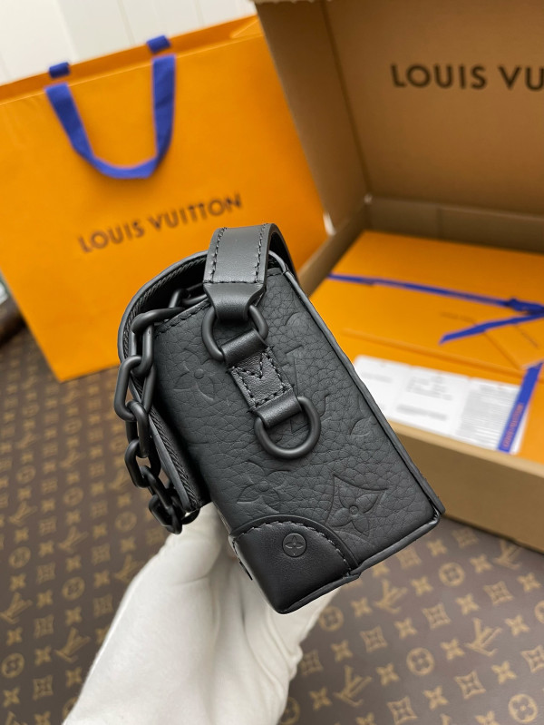 l**is V*t*n steamer wearable wallet-18*11*6.5cm