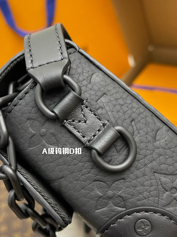 l**is V*t*n steamer wearable wallet-18*11*6.5cm