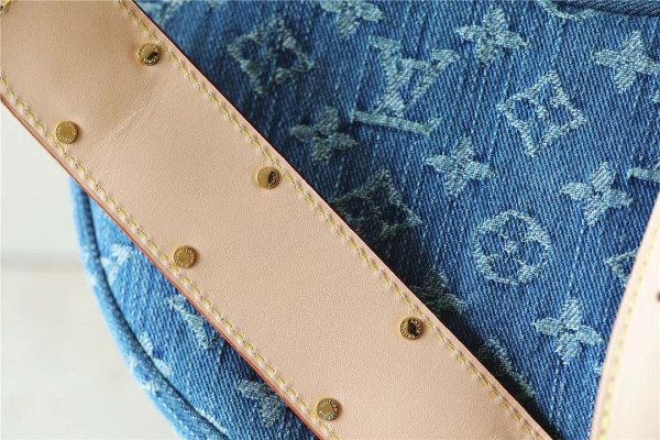 l**is V*t*n croissant mm