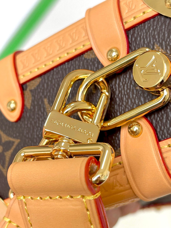 l**is V*t*n side trunk pm