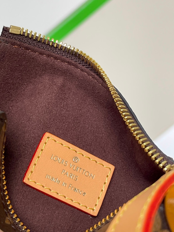 l**is V*t*n side trunk pm