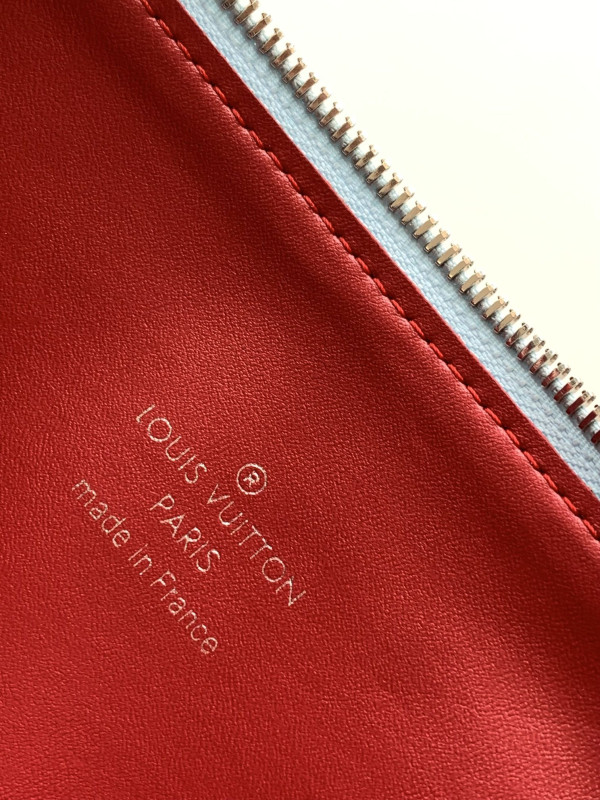 l**is V*t*n coussin pm-26*20*12cm