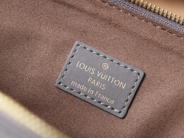 l**is V*t*n coussin mm-34*24*12cm