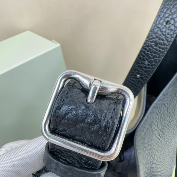 B**rry medium chess shoulder bag