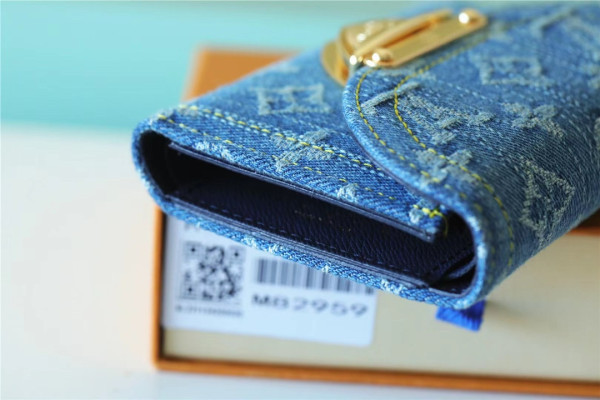 l**is V*t*n victorine wallet