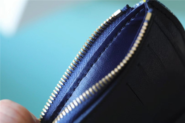 l**is V*t*n victorine wallet