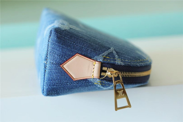 l**is V*t*n pochette cosmétique pm