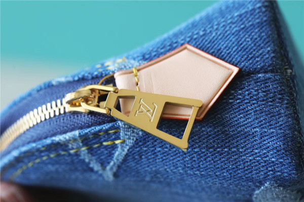 l**is V*t*n pochette cosmétique pm