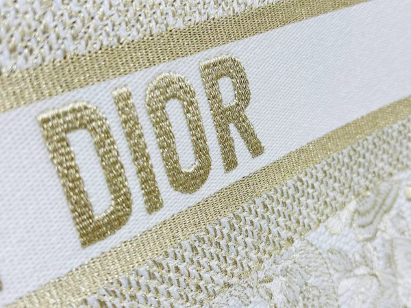 large D*or book tote