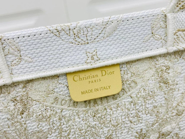 large D*or book tote