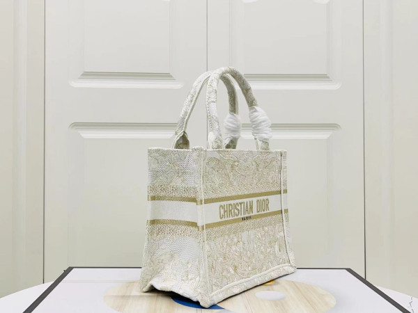 small D*or book tote