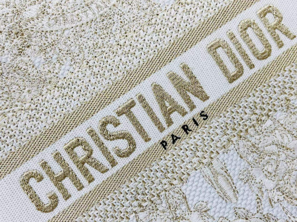 small D*or book tote