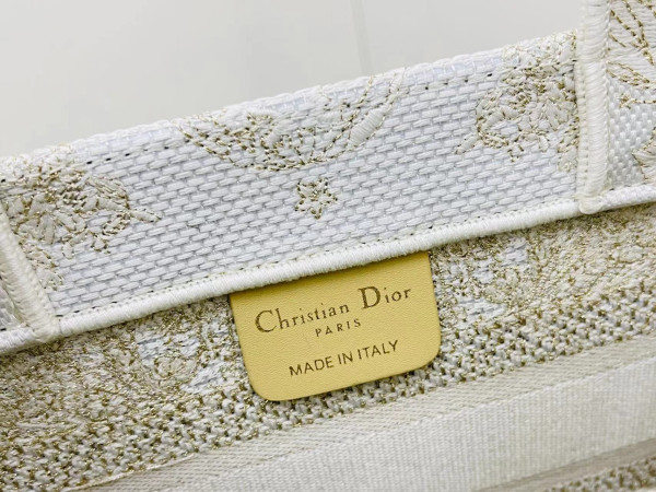 small D*or book tote