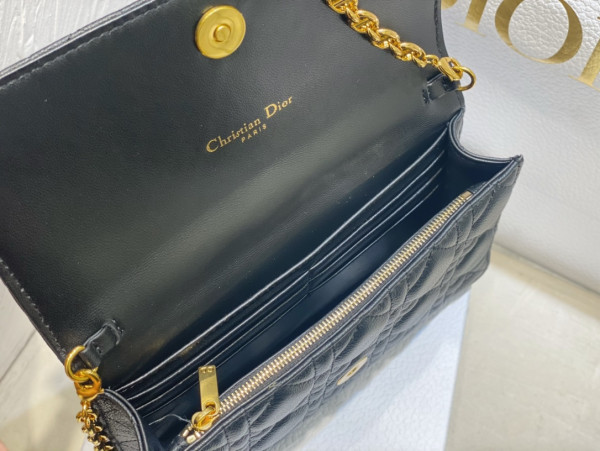 D*or caro pouch with chain