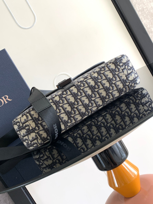 D*or oblique D*orcamp messenger bag