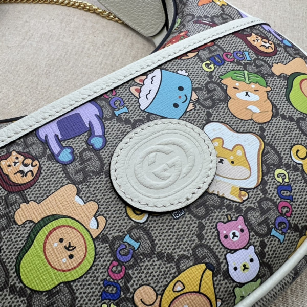 G*u*i gg marmont half-moon-shaped mini bag