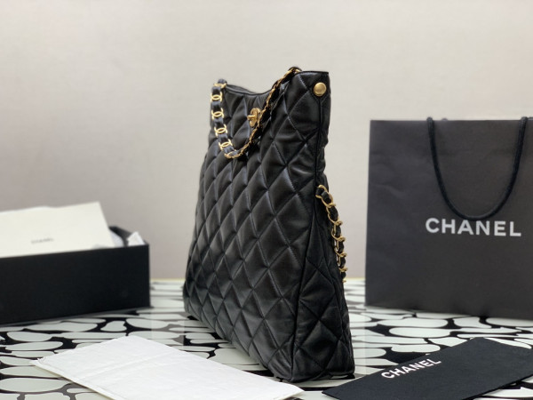 CL MAXI HOBO HANDBAG