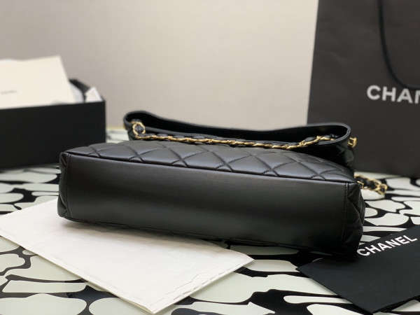 CL MAXI HOBO HANDBAG