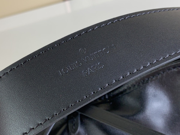 l**is V*t*n carryall cargo -33.5 x 23x15cm