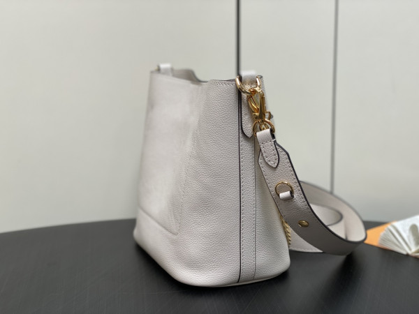 l**is V*t*n lock and walk - 20 x 20.5 x 12cm