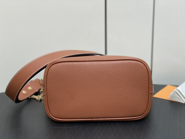 l**is V*t*n lock and walk - 20 x 20.5 x 12cm