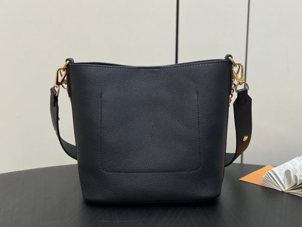 l**is V*t*n lock and walk - 20 x 20.5 x 12cm