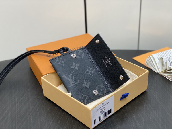 l**is V*t*n card holder necklace-7.6*10*0.5cm