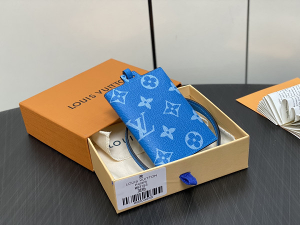 l**is V*t*n card holder necklace-7.6*10*0.5cm